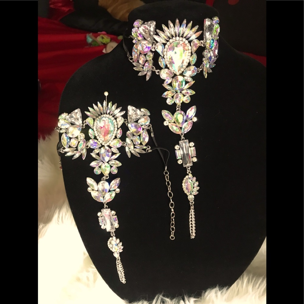 “NWOT”ARM - FOOT BLINGED OUT UNIQUE ROYALTY ATIRE